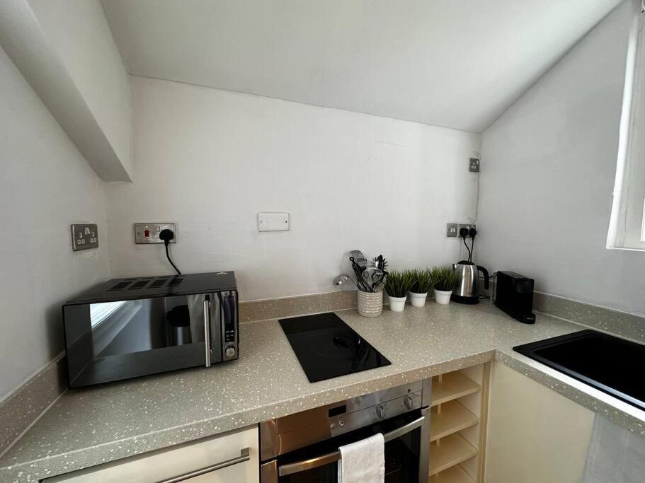Spacious For 4 Near Regents Park N1 *