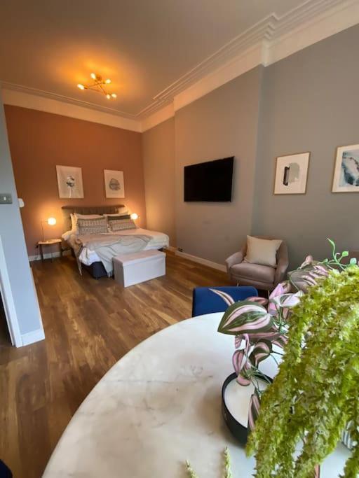 Apartment Stylish For 3 Near Regents Park N4 *