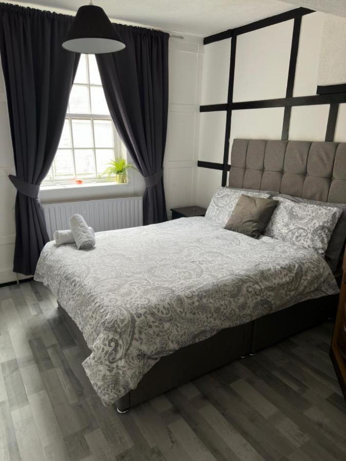Central Location, Close To Bars Restaurants And Train Stations