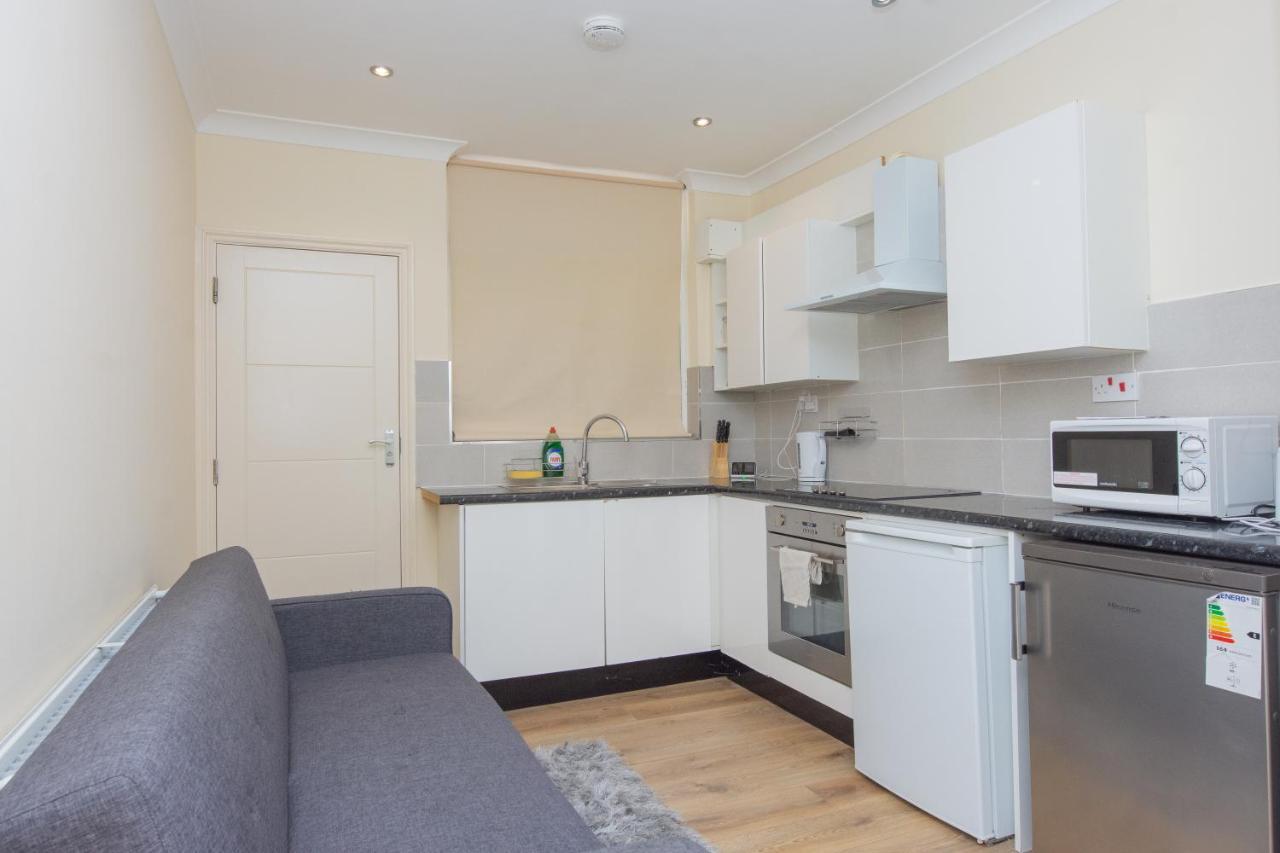 Evergreen Apartments- Flat 1, *