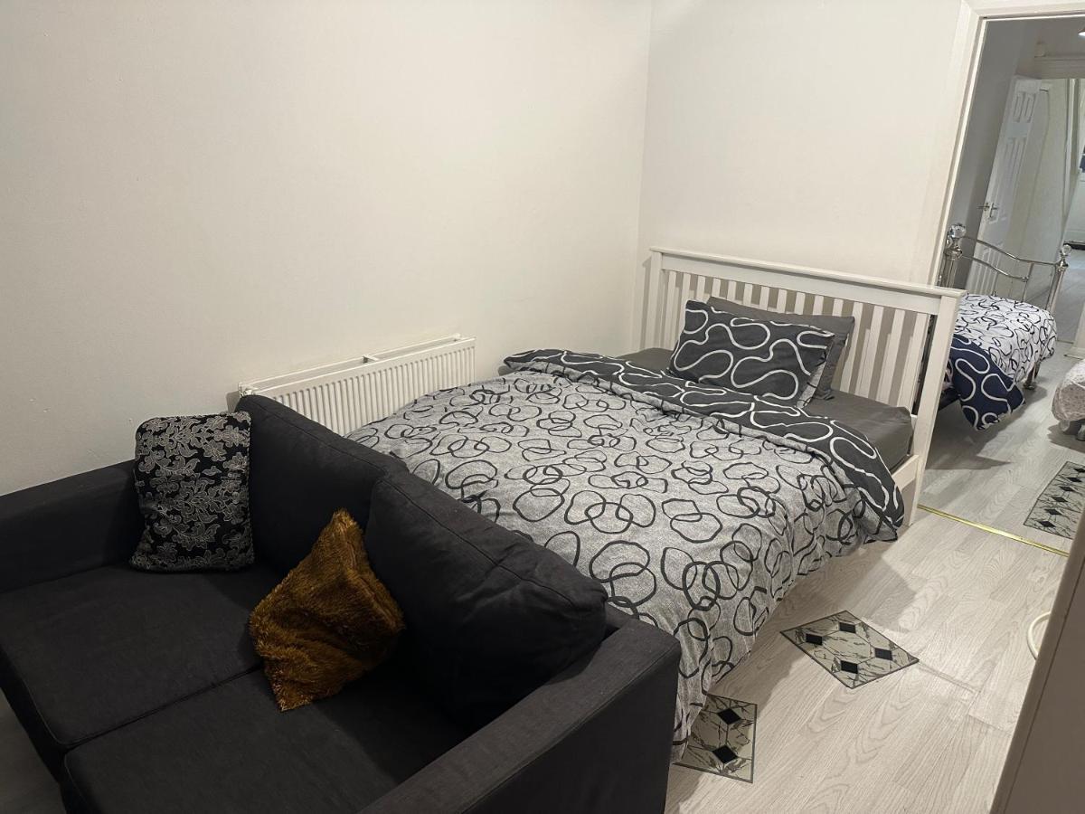 4 Double Bed Family 15 Mins From Central Ldn Apartment London