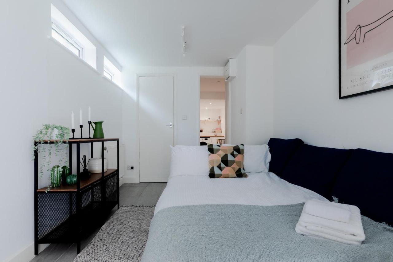 Bright & Charming Hampstead Garden Studio London