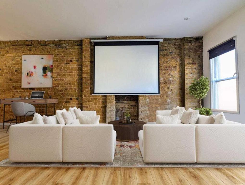 Cinema Set Up, Sleeps 10 Ppl, * London