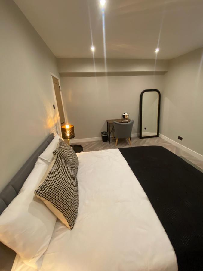 Luxury 2 Bed 1 Bath In By Graceful Apartment London