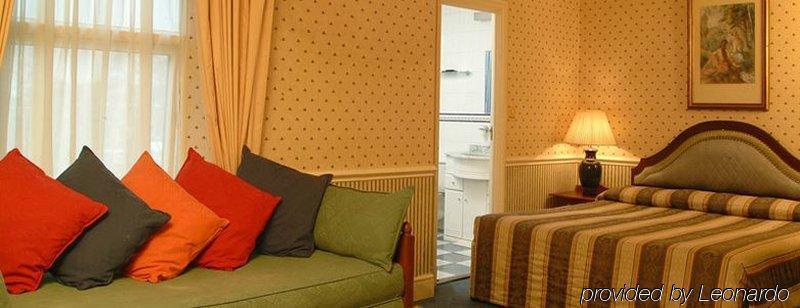 Holiday Villa Hotel Hotel