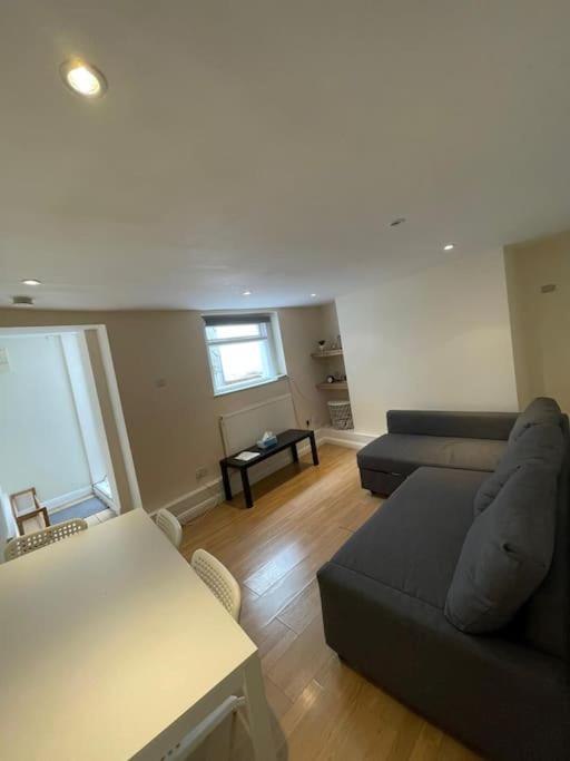 Cosy 1 Bedroom Flat Near The Eye Apartment London