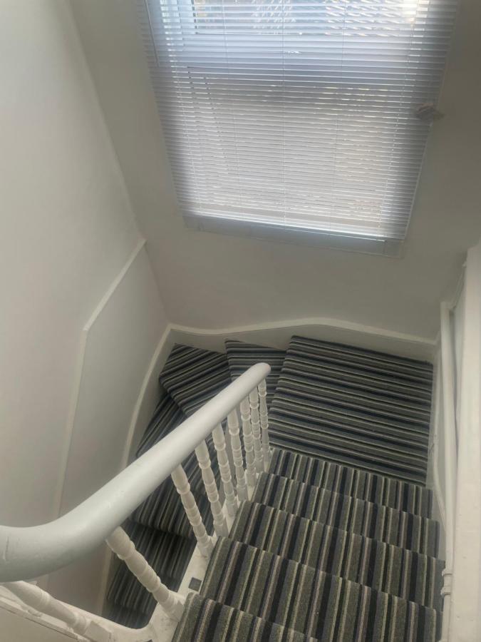 Spacious Loft Space With Private En-suite Bathroom Homestay London