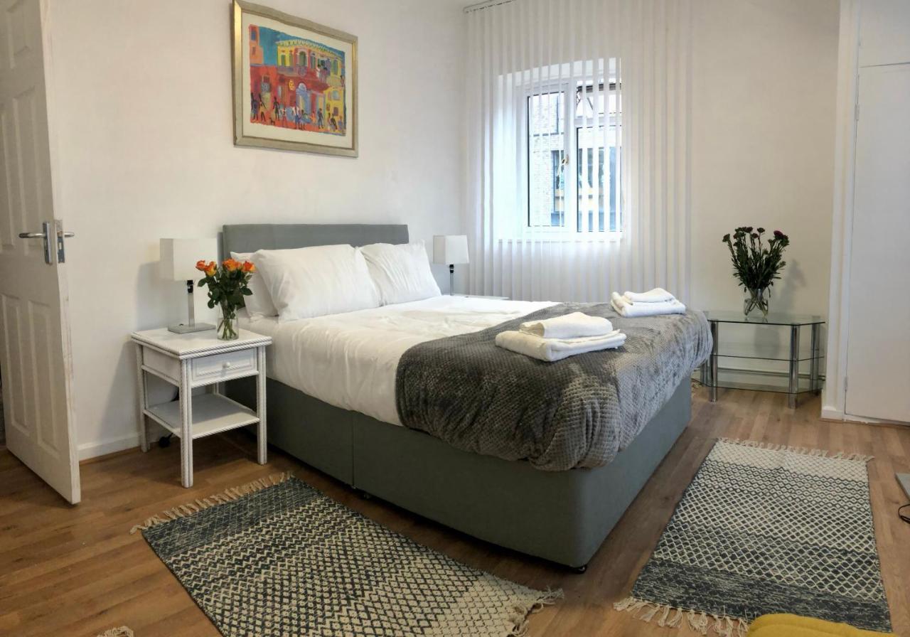 Location- 2 Bedroom Apartamento *