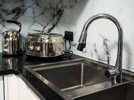 New Modern Hybrid 4 Bedroom 7 Bed 9 Guest Capacity Apartment London