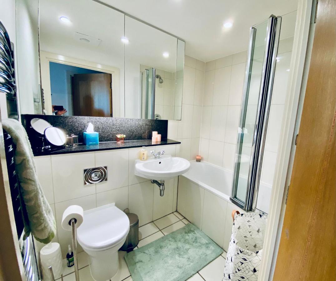 Homestay Cosy Private With Private Bathroom In A River View Flat *