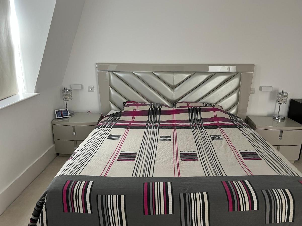 Holiday home 3 Bed/3.5 Bath Gated Mews House W/ Private Garden *