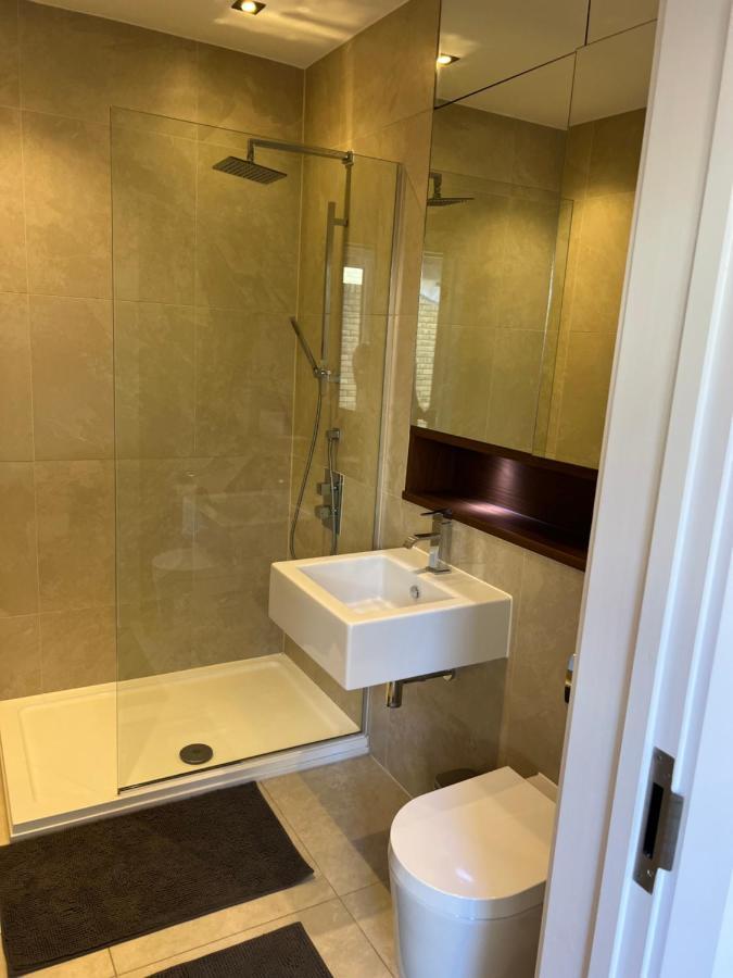 3 Bed/3.5 Bath Gated Mews House W/ Private Garden Holiday home *