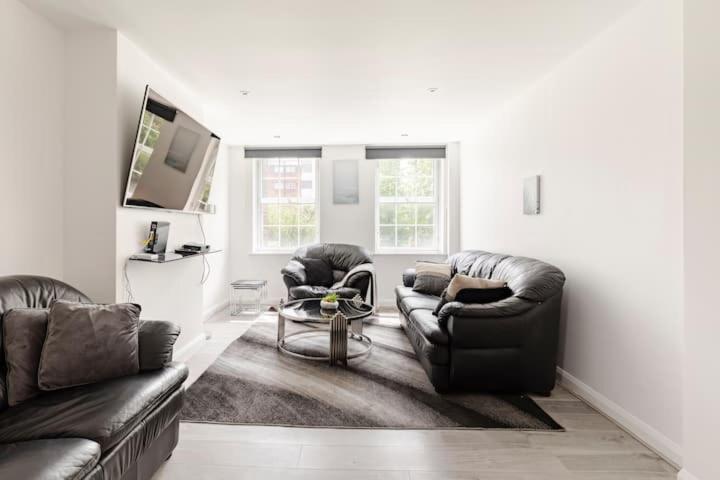 Apartment Lovely 3 Bedroom Flat In North