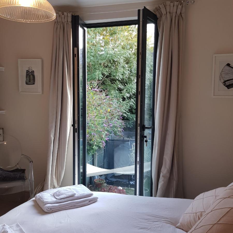 Beautiful Private In Queens Park Townhouse