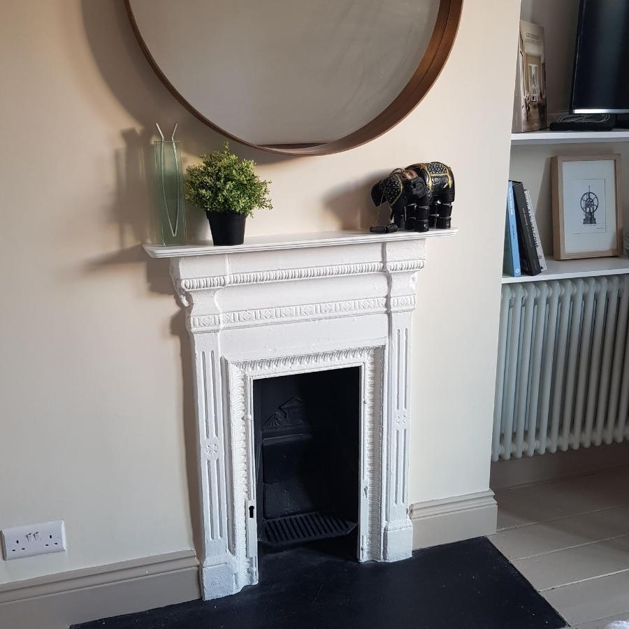 Homestay Beautiful Private In Queens Park Townhouse
