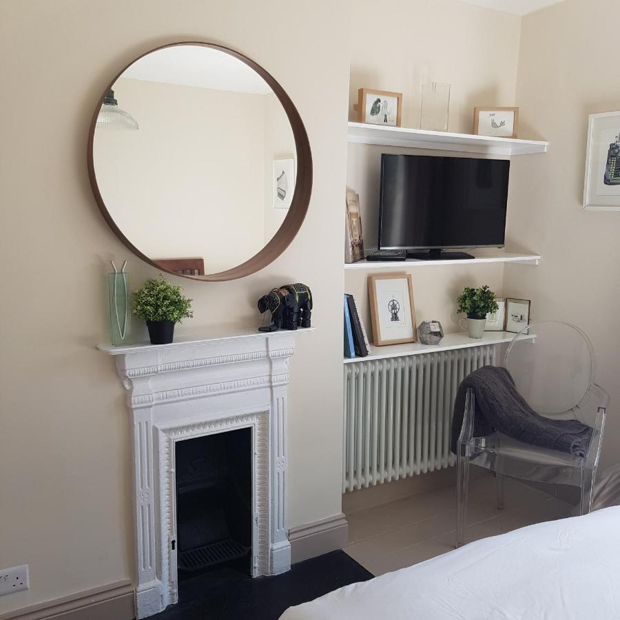 Beautiful Private In Queens Park Townhouse Homestay *
