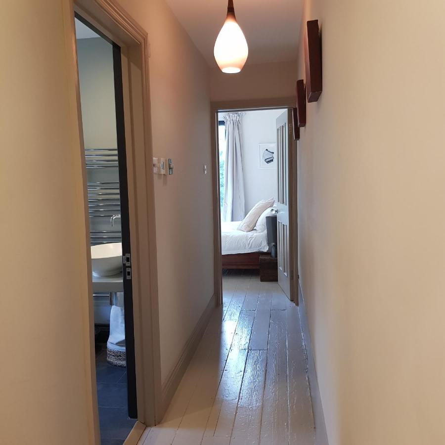 Beautiful Private In Queens Park Townhouse Homestay London
