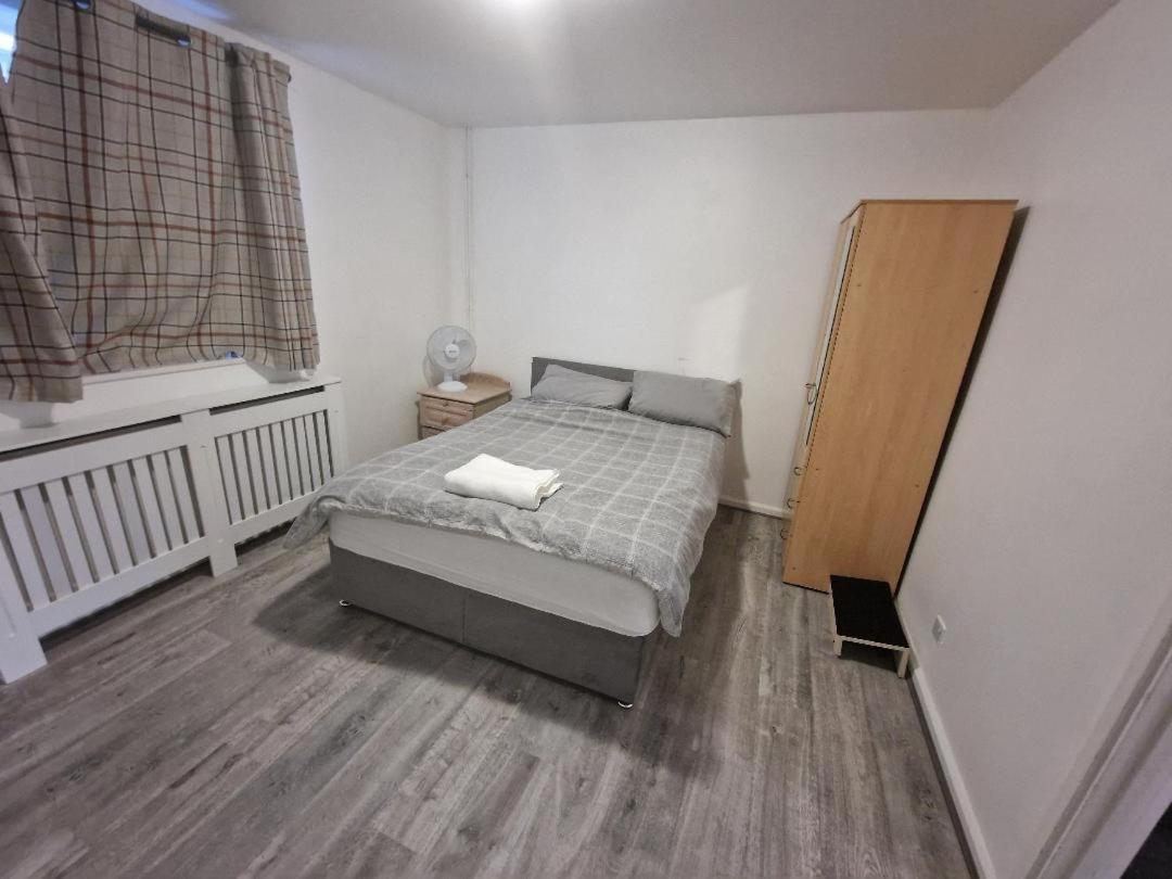 Holiday home Luxury House, 4 Bedrooms Fully Furnished London