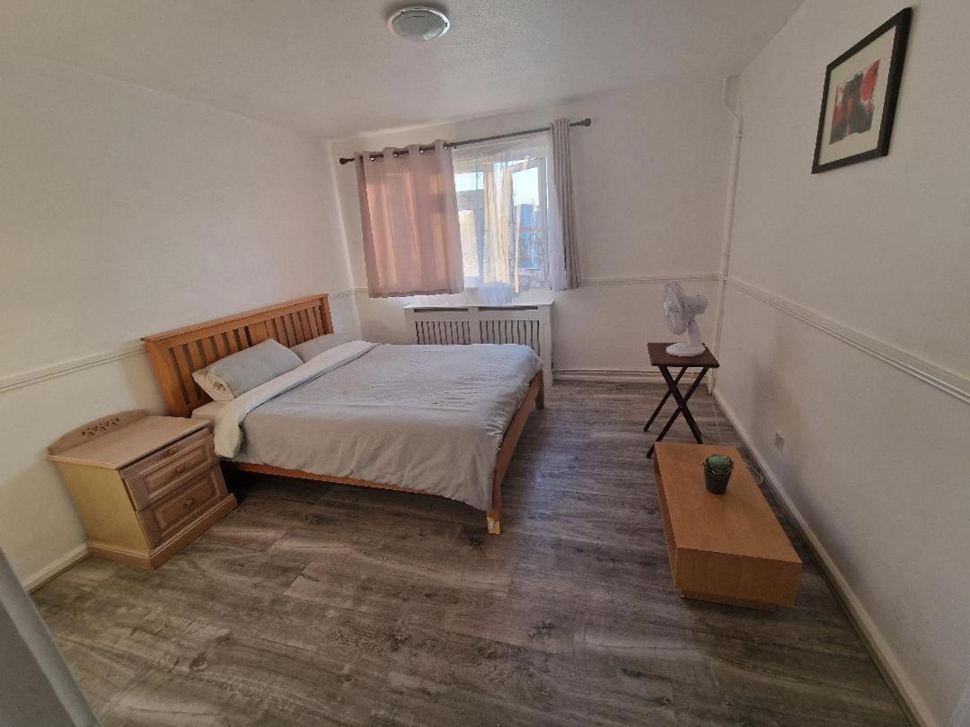 Luxury House, 4 Bedrooms Fully Furnished * London