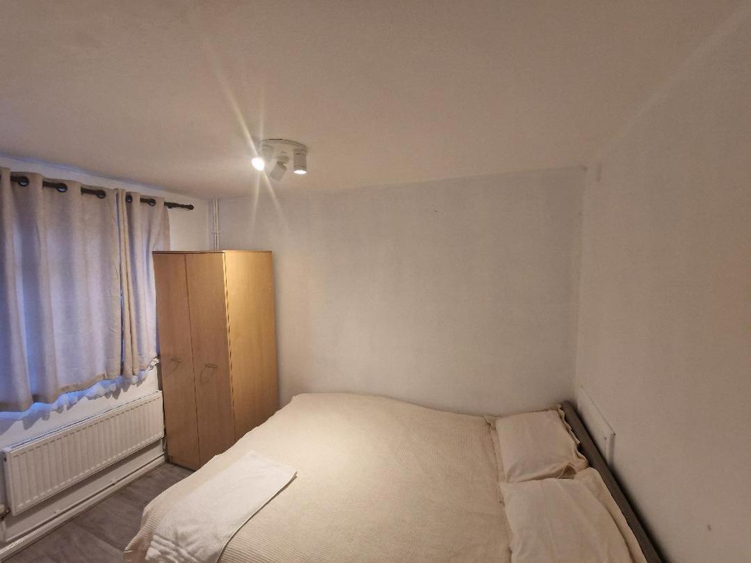 Luxury House, 4 Bedrooms Fully Furnished Holiday home London