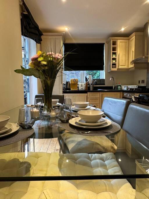 Apartment Cozy 2 Bed Flat ! Amazing Bath!