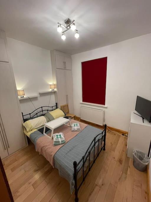 Apartment Cozy 2 Bed Flat ! Amazing Bath!