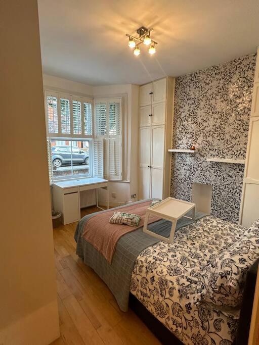 Apartment Cozy 2 Bed Flat ! Amazing Bath! *