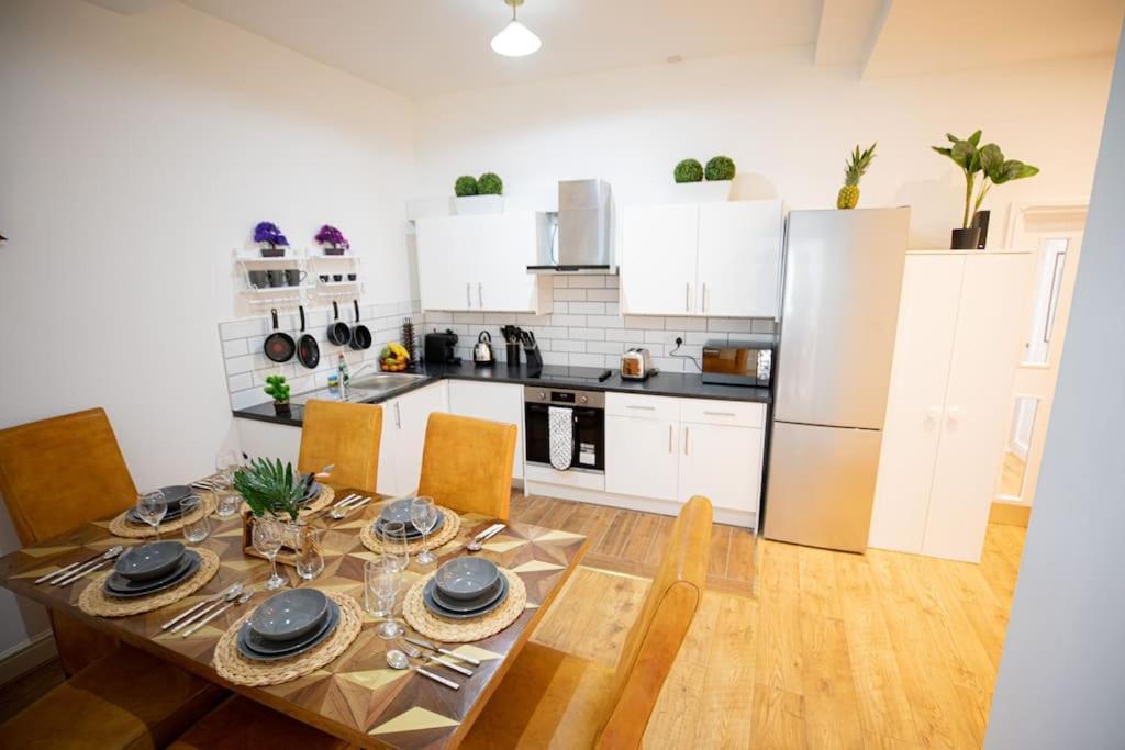 Perfect Location 4bed 2 Bath Spacious Apartment London