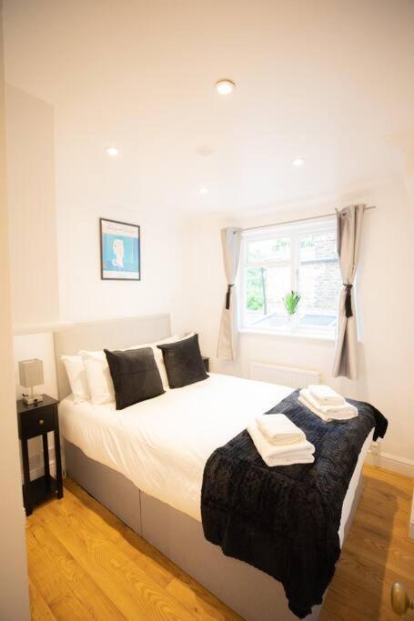 Apartment Perfect Location 4bed 2 Bath Spacious *