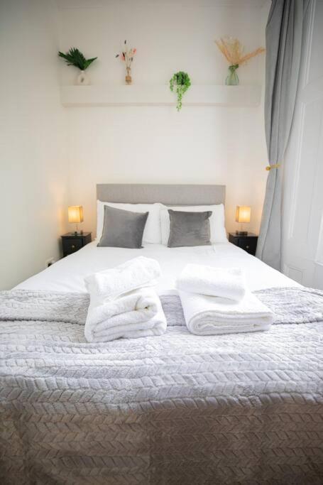 Perfect Location 4bed 2 Bath Spacious London