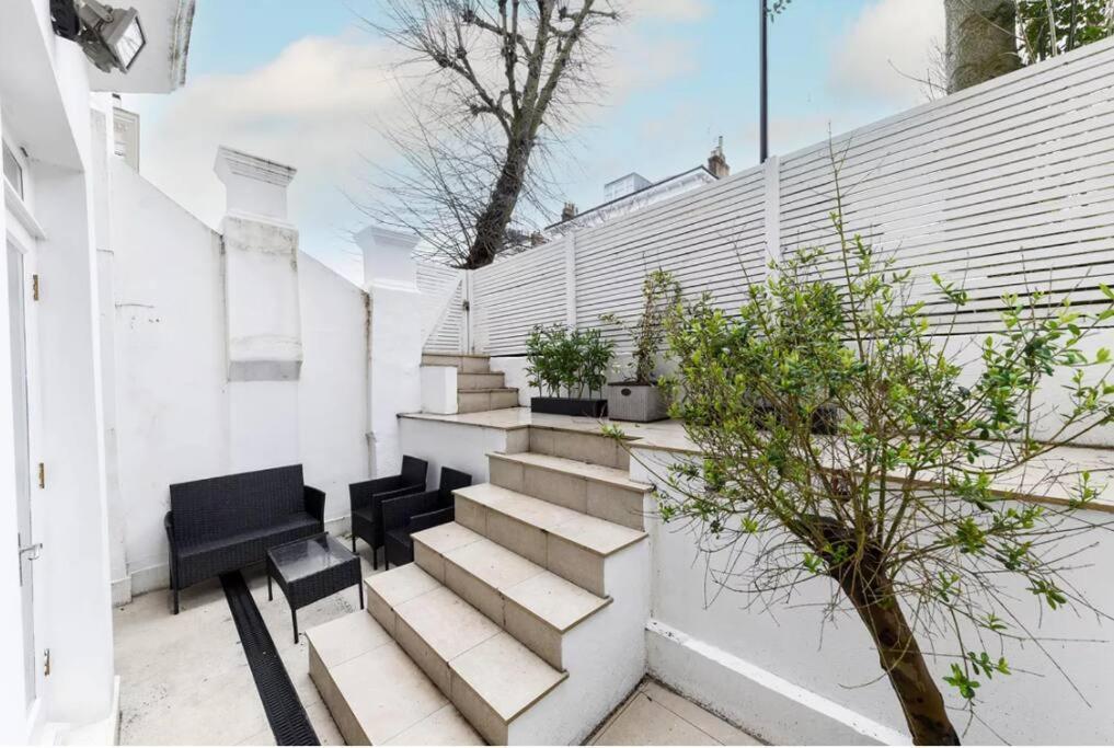 Leyla's Stunning * London
