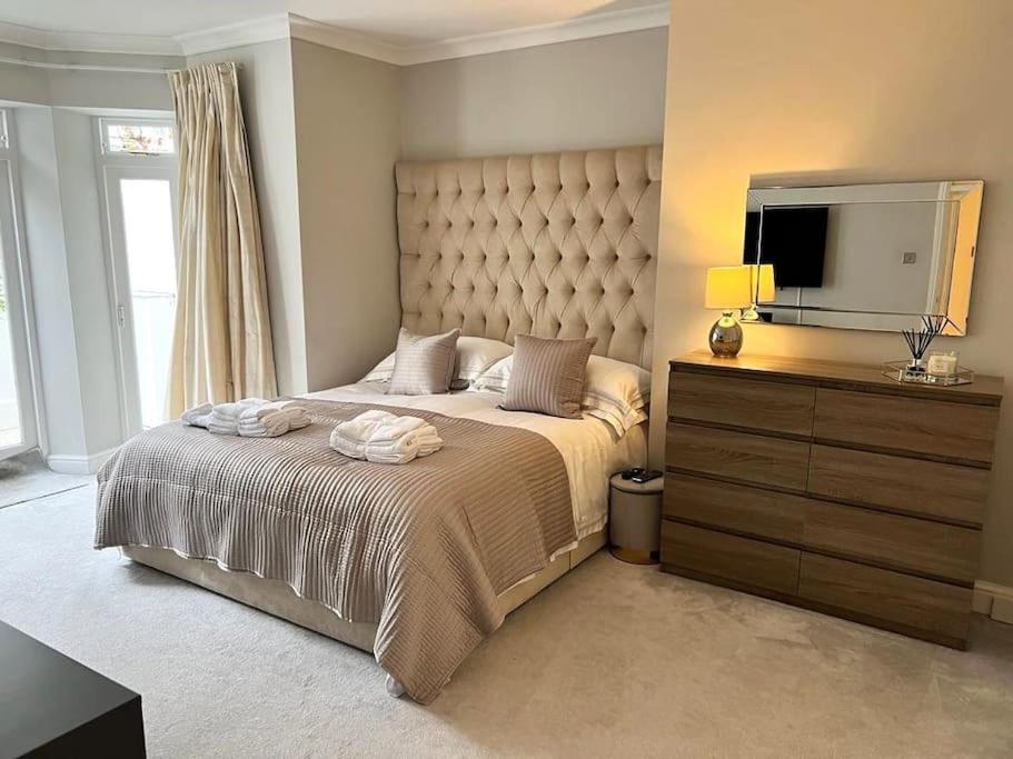 Leyla's Stunning London
