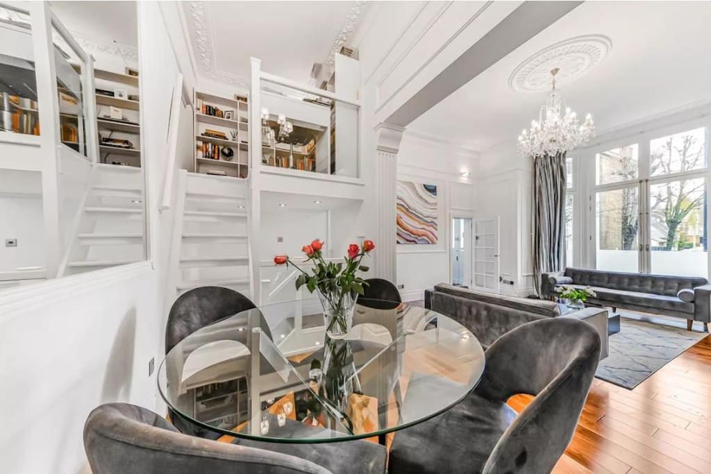 Leyla's Stunning London
