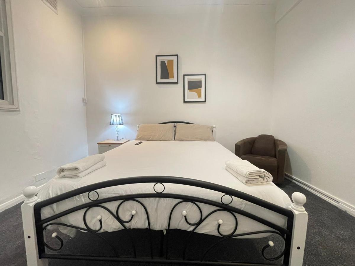 Private Double In Stratford Homestay