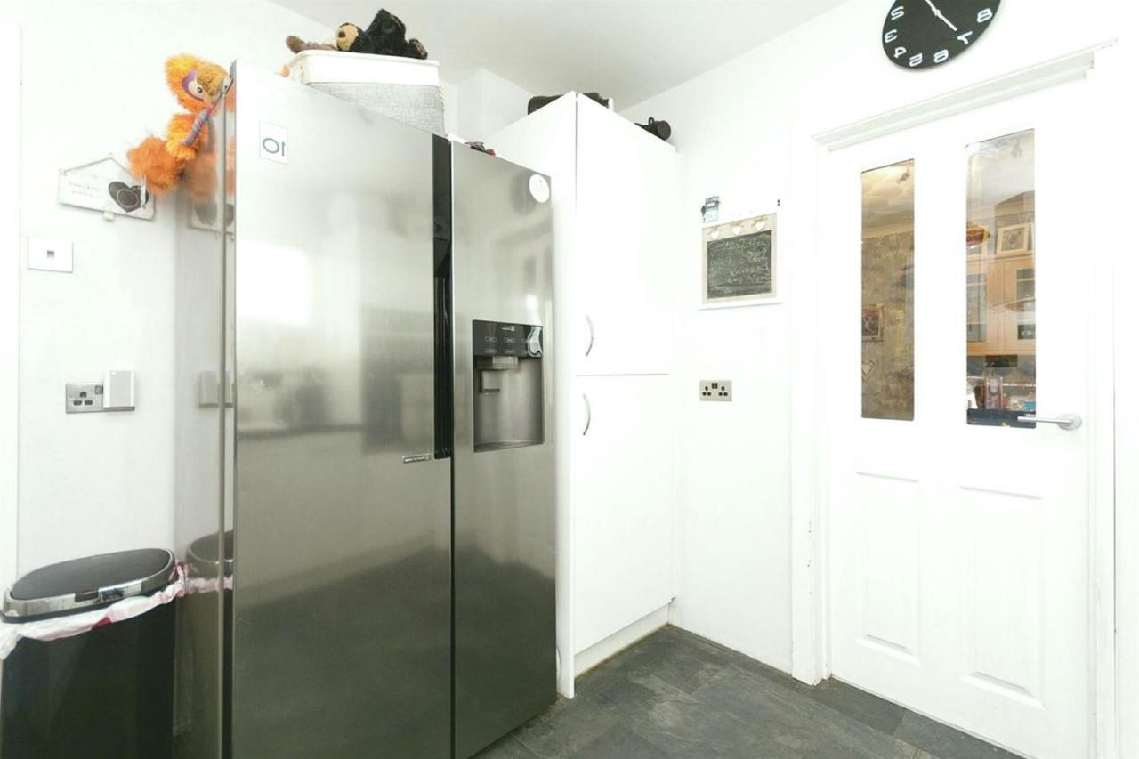 Stunning 3br Penthouse With Ac, Private Lift And Balcony In