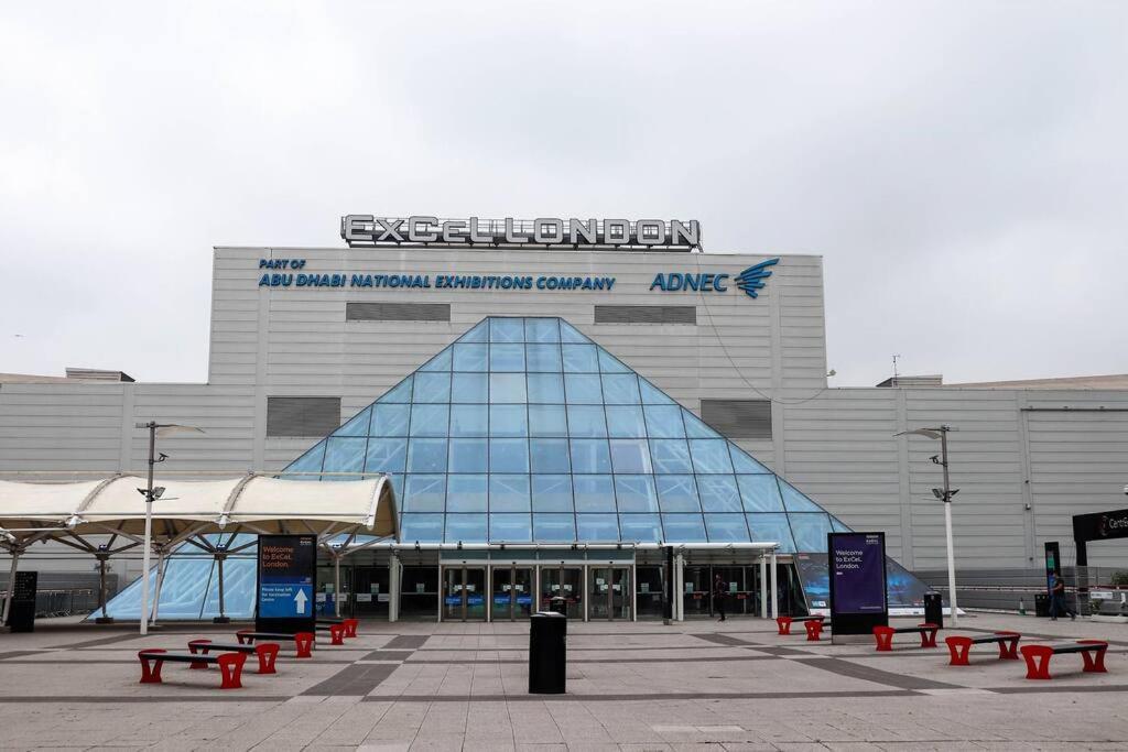 Apartment Flat By Excel London