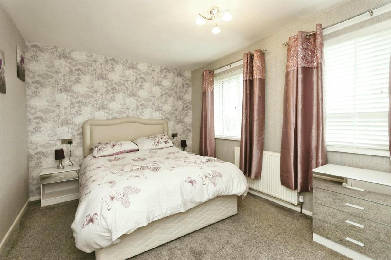 Stunning 3br Penthouse With Ac, Private Lift And Balcony In