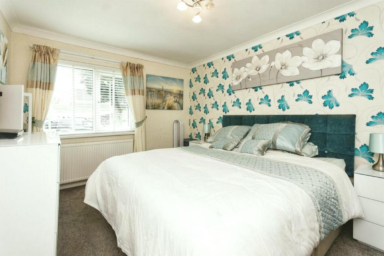 Stunning 3br Penthouse With Ac, Private Lift And Balcony In * London