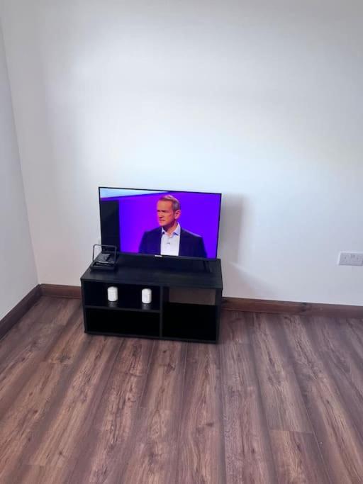 Apartamento Flat 10 Near Westfield Centre, 1 Bedroom, 1 Bathroom Flat *