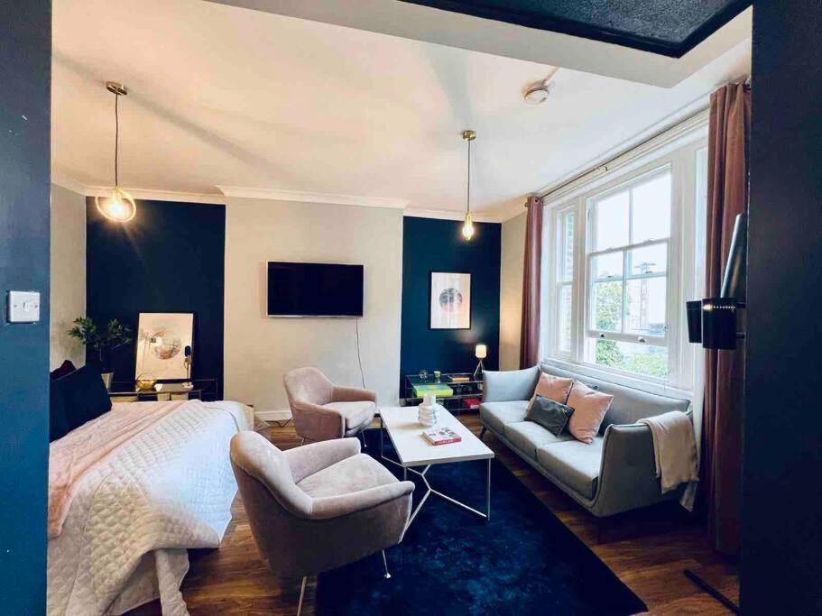 Chic Near Regent's Park N8 Apartment