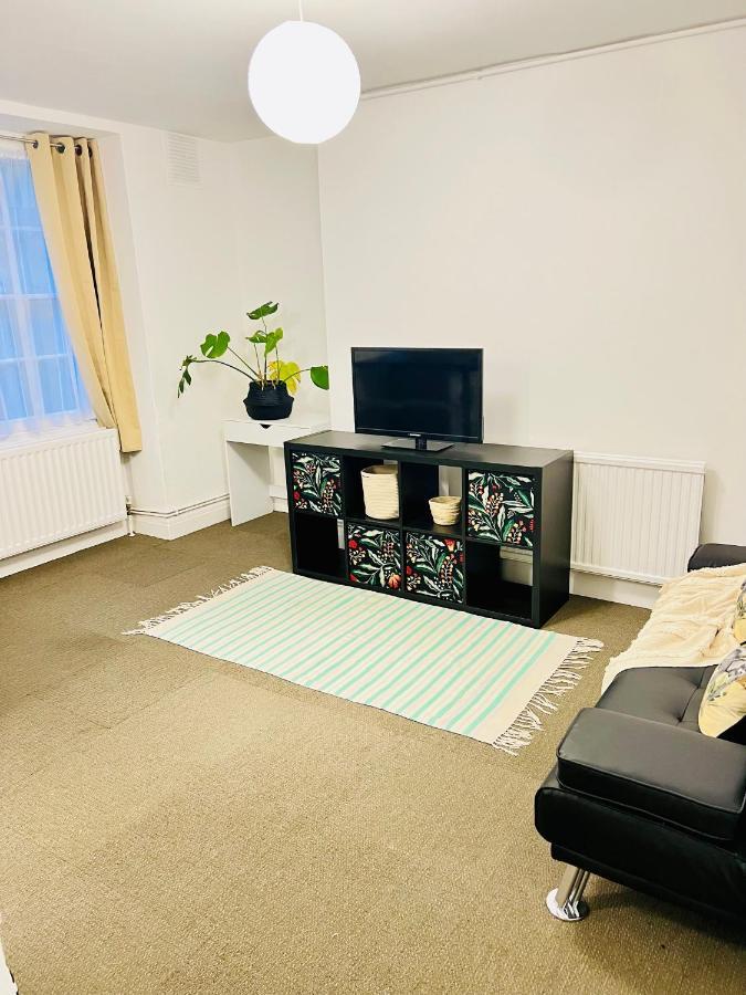 Apartamento Centrally Located Modern Flat