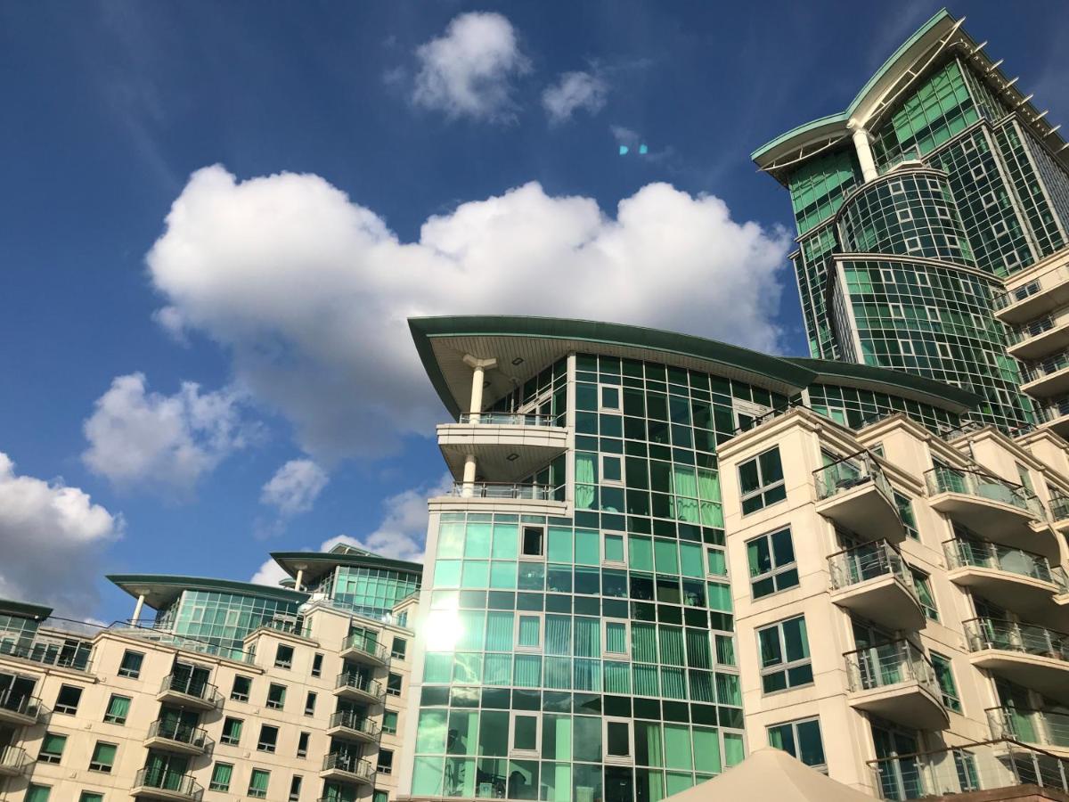 Cosy Private With Private Bathroom In A River View Flat Homestay London