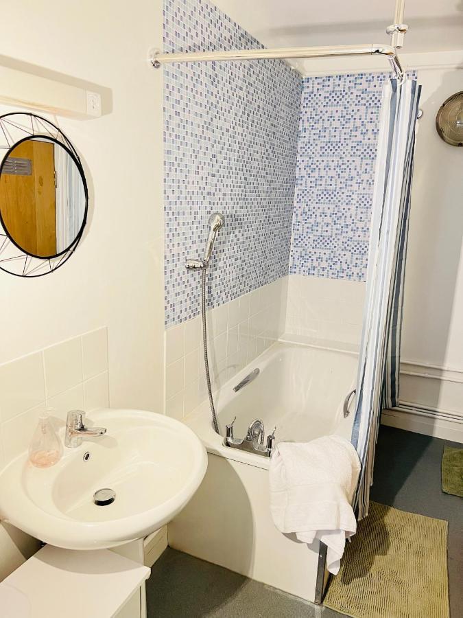 Centrally Located Modern Flat * London
