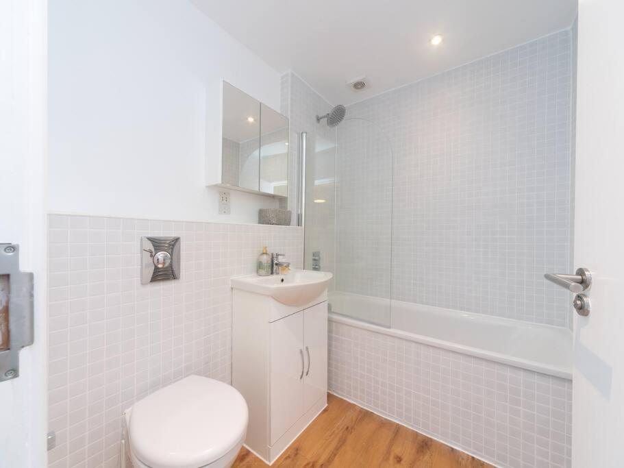 Bright & Modern 2-bed In Vibrant East