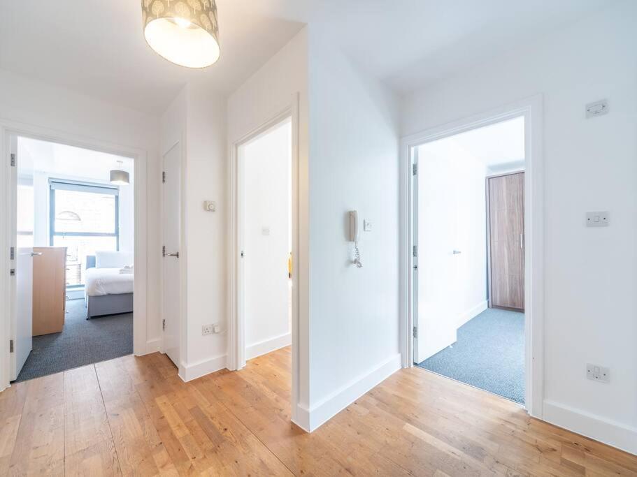 Bright & Modern 2-bed In Vibrant East * London