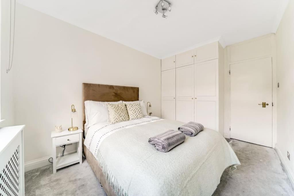 Unique 2 Bed 2 Bath Victorian Flat Regents Park London
