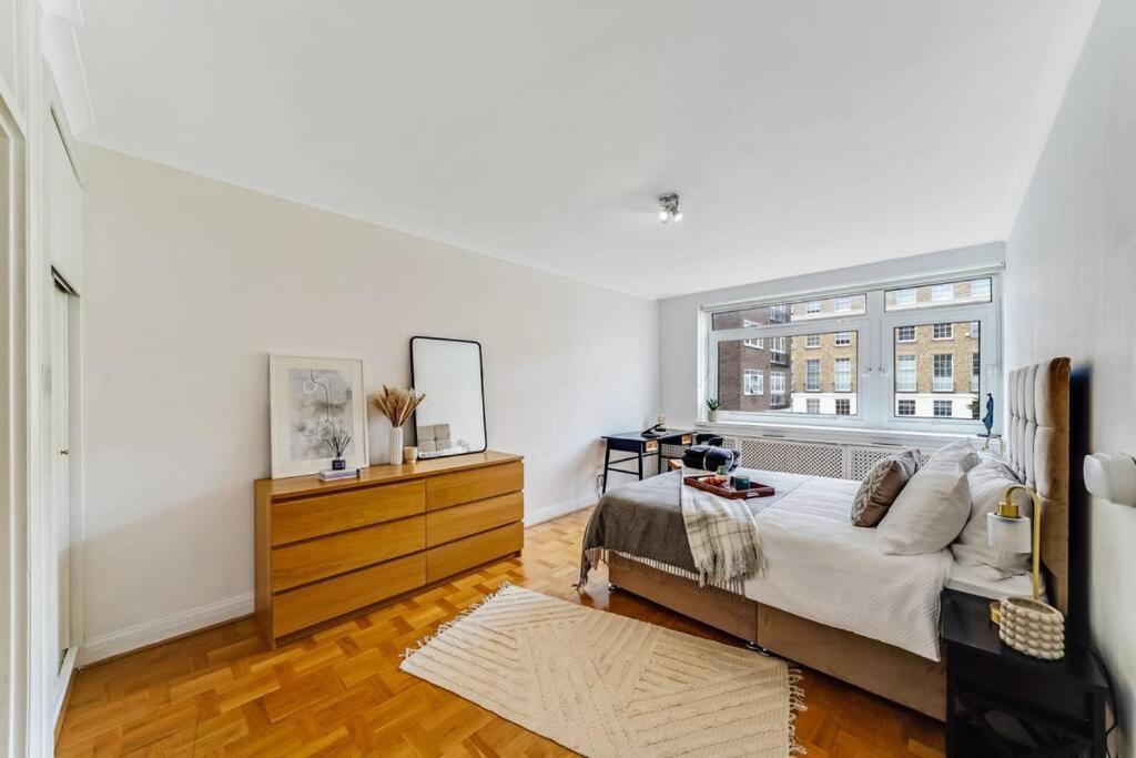 Unique 2 Bed 2 Bath Victorian Flat Regents Park *