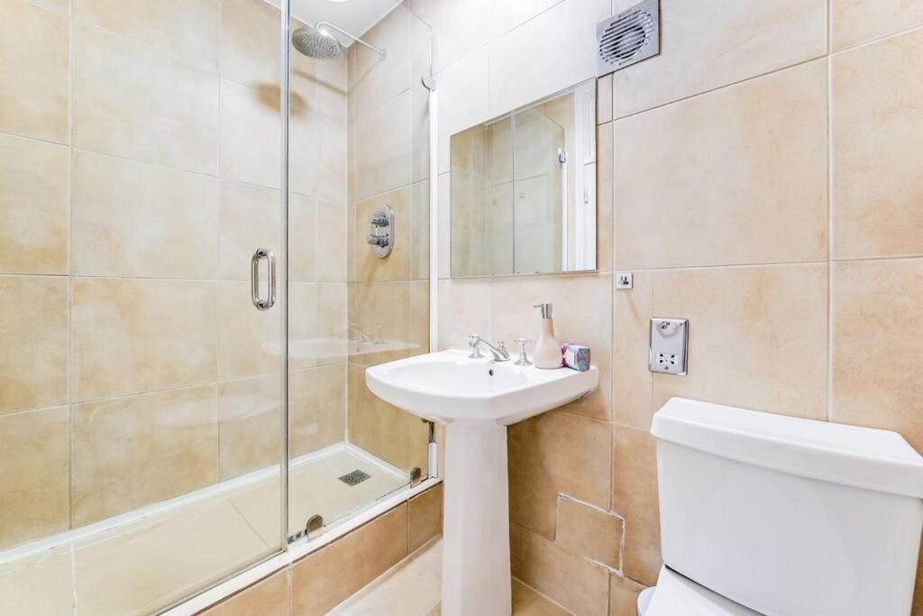 Unique 2 Bed 2 Bath Victorian Flat Regents Park Apartment London