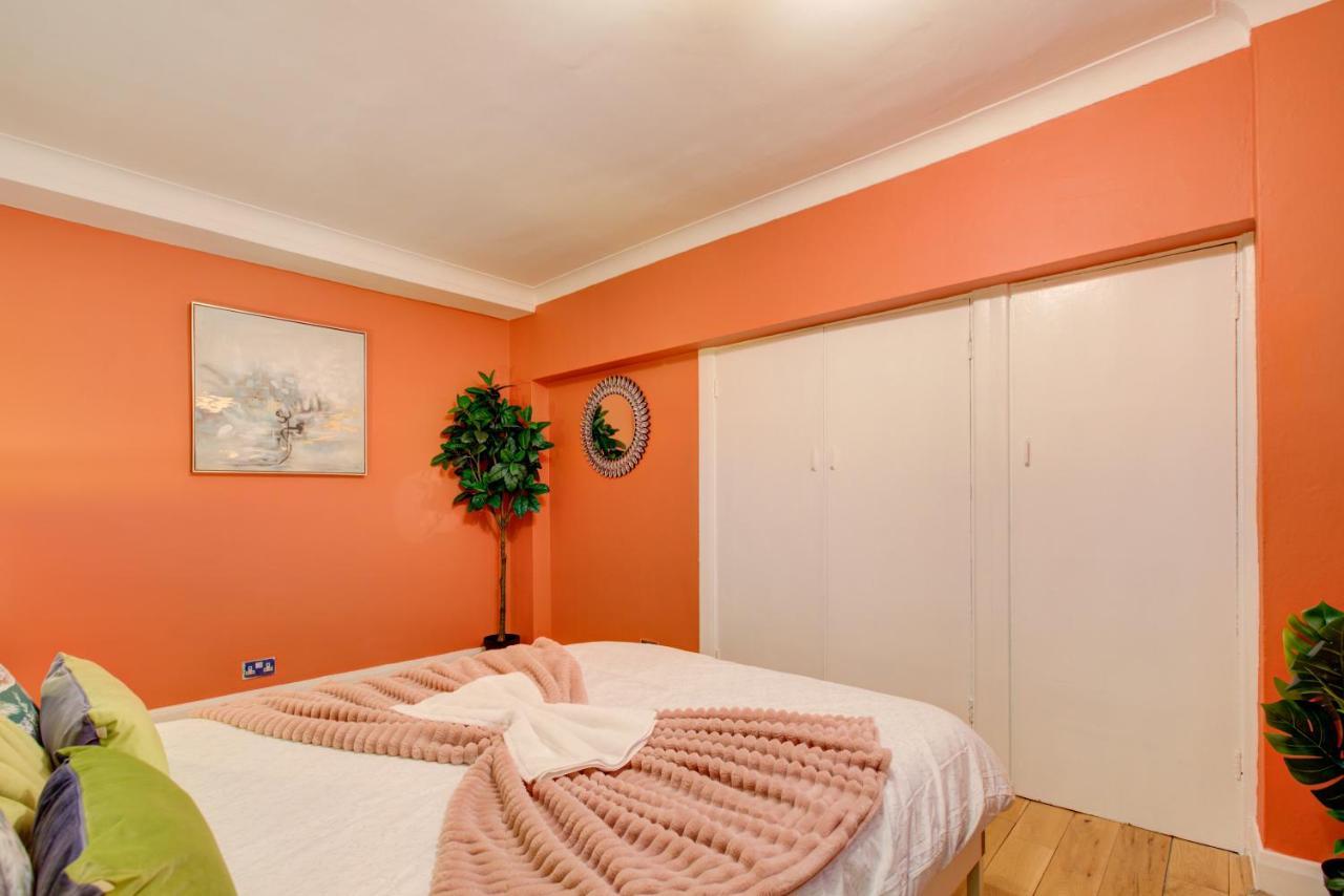 Hyde Park Private Family Apartment