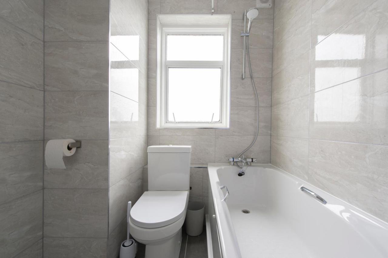 Modern Luxury By Mile End Apartment